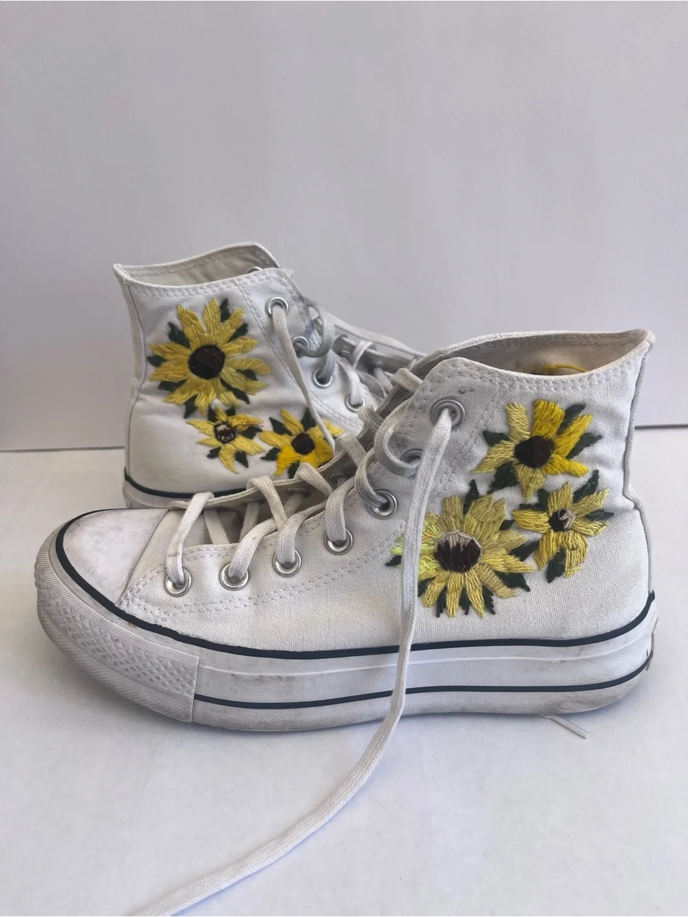 HAND EMBROIDERED platform hightop white Converse